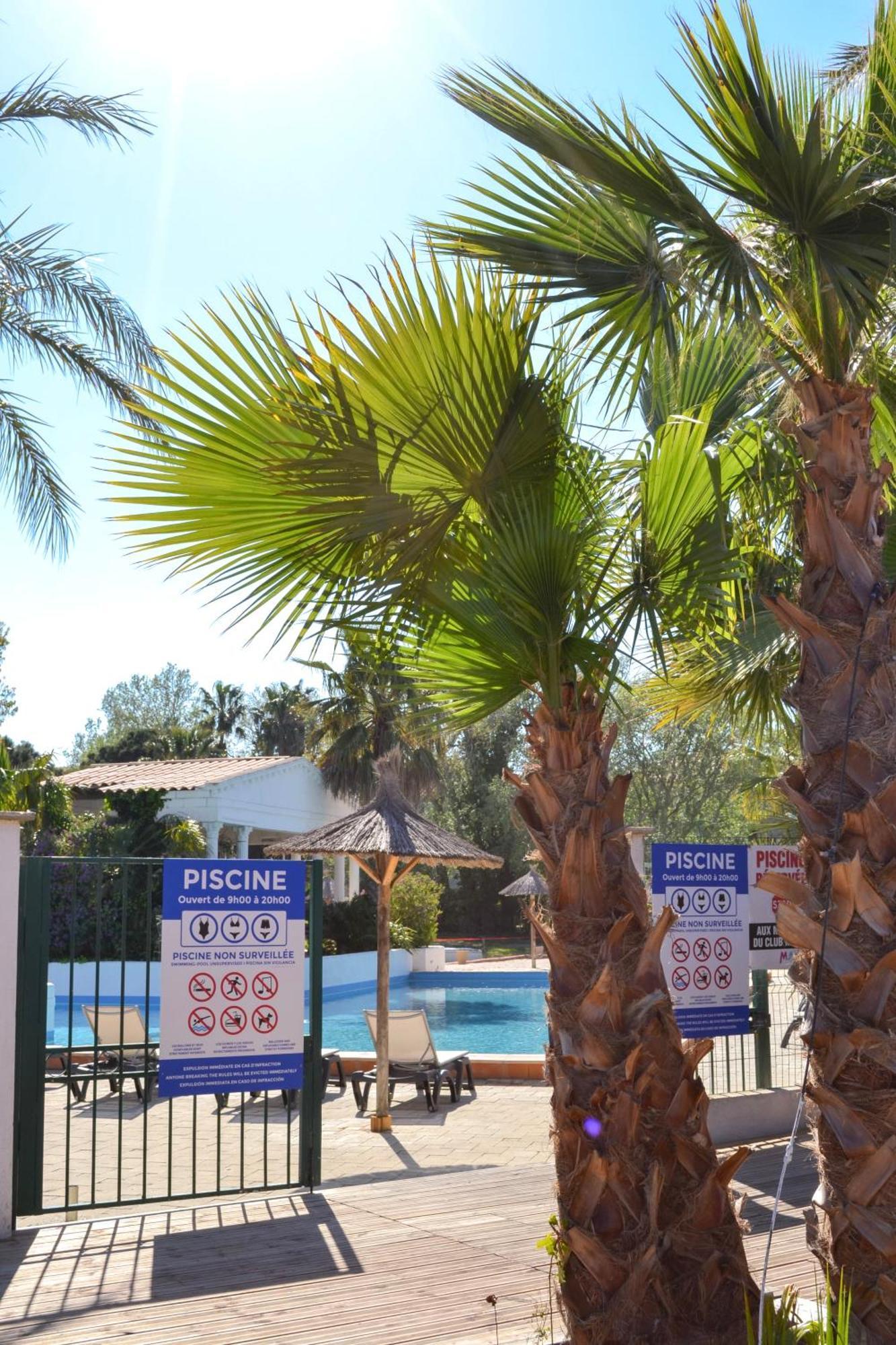 Malibu Village Canet-en-Roussillon Exterior photo